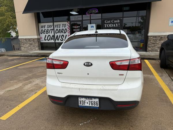  2015 Kia Rio LX  (AS IS NO WARRANTY)